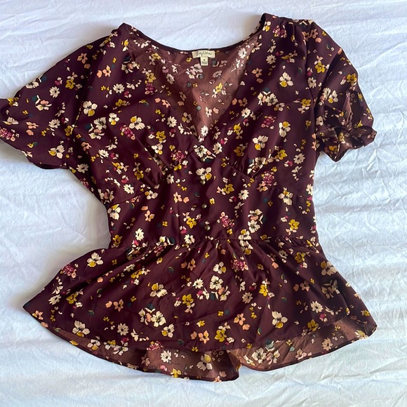 floral top - Picture 1 of 3